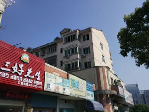南部商务区交通便利,万达商圈环境优美、