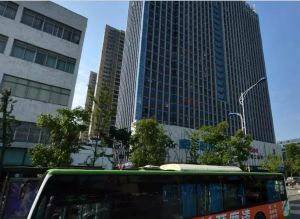 万家丽正地铁口单位院子三楼大三房拎包即可入住