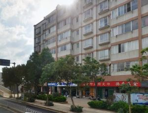 二环内大三房,4号线公交转乘3个站即可。