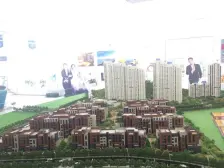 万达旁-洋房3室2卫精装拎包即住采光好央企开发物业好