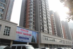 精装三室诚心出售小高层好楼层看房方便