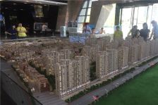 200万全新装修未入住.400多平使用面积。