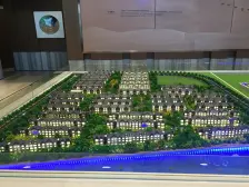 此房联排别墅边套,地下3层地上3层还有阁楼,可装电梯