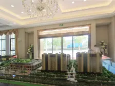 梅李大润发旁 新小区 满两年4房2卫 精装自住 保养的好