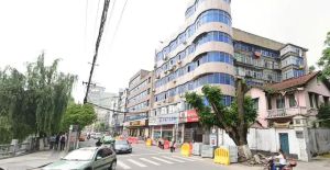 环湖路37号省广电宿舍南北通透,采光好装修好,环镜优美视野好,诚心出售