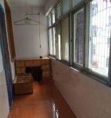 南湖广场旁边出门就是南湖公园晚上散步休息的好地方