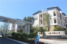 双拼别墅,实用400方,花园150方,地下室95方,双车位