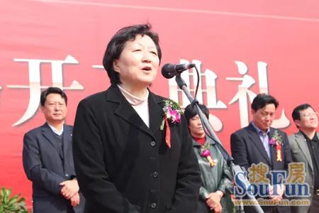 合肥市人大副主任梁虹宣布宝业东城广场正式开工