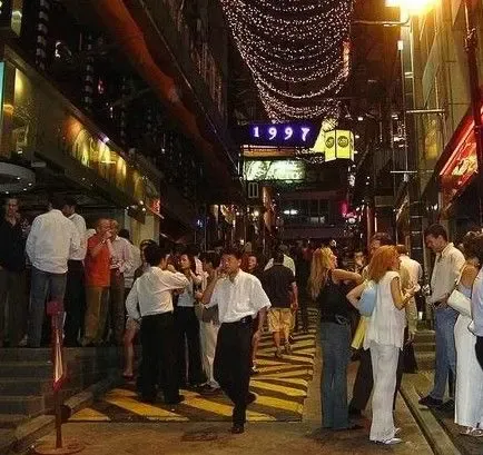 兰桂坊夜游 体验香港丰富多彩的夜生活