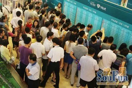 中冶蓝城开盘当日售罄 500购房者齐聚现场 中冶蓝城开盘当日售罄 500购房者齐聚现场