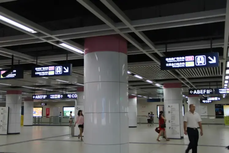 18/20                  中南路站2号线往光谷方向和4号线往武昌站
