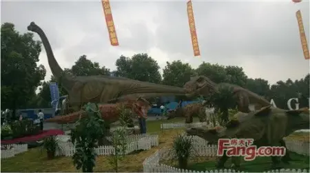 千人围观 侏罗纪恐龙展撼动西上海