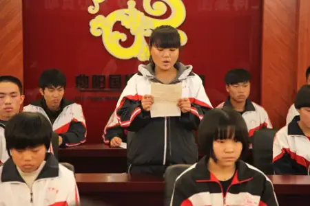 学生发言 活动当日,和贫困生马兴基一样,就读于曲阳永宁中学,一中,五