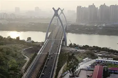南宁英华大桥通车