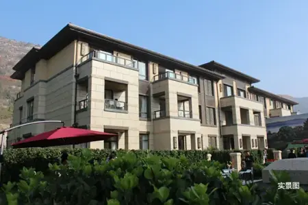 华润城·仰山二期别墅示范区开放首日千余到访 泉城追捧