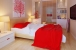 红色卧室装修选购什么款式的床好?红色卧室床怎么选