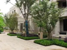 上叠带露台,毛坯房随意装修,带俩车位