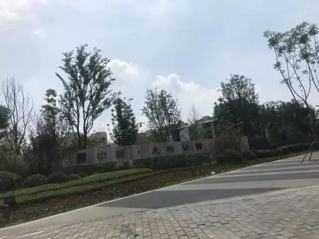 ·¿¼Û