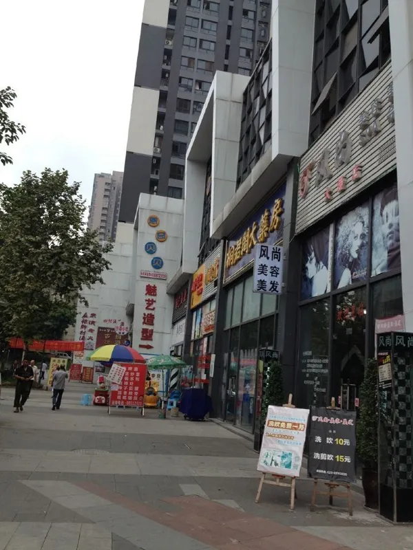 重庆理工大学生活配套:重庆百货,新世纪百货,永辉超市联芳桥店,枫い