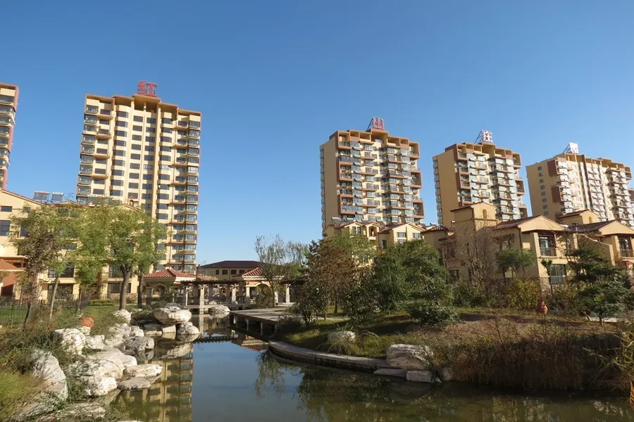 width="325">售楼地址:新市区西二环与北二环交叉口处动态:红山庄园