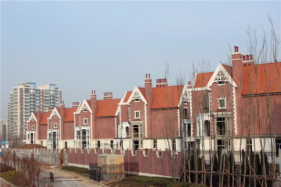 鼎峰英伦花园订房送19万元小院非毛坯