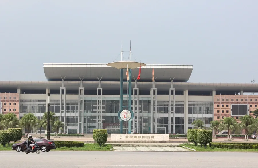 华夏中央广场的房子适合刚需吗?大家帮我分析下适合我吗?