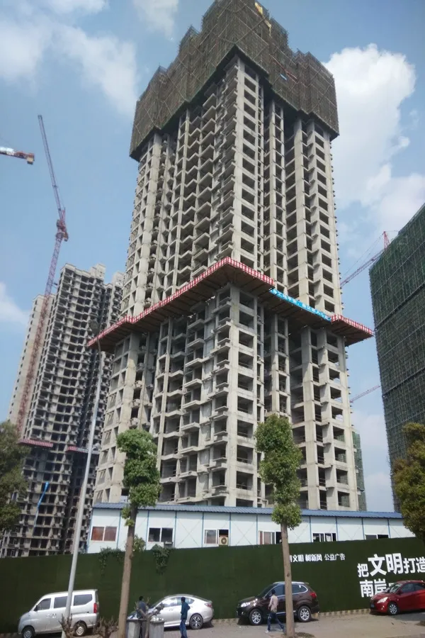 交房时间早:保利观塘一期a组团的7幢高层,现在外部结构均已完成,其中a