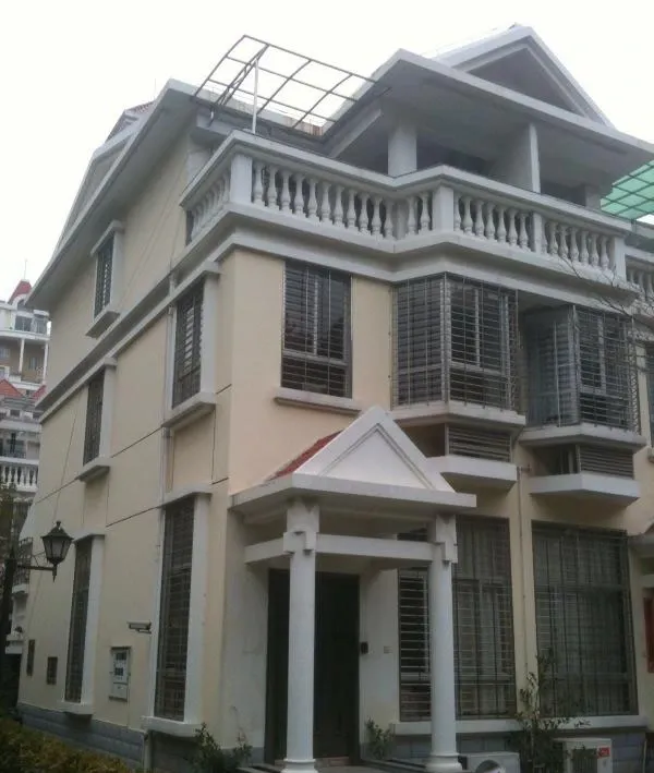 厦门的金峰山庄别墅小区的物业怎么样?打电话有人接吗?服务态度好吗?