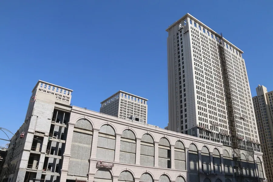 蓝天下的塔谈国际商贸城