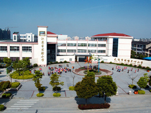 华庄中心小学长广溪庄园0套0元/月全部房源(0)周边小区(1)小学/公立