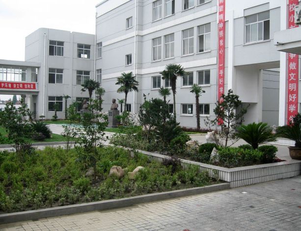 吕巷小学-小学/公立艺术类电话:57378980全部房源(0)周边小区(4)景展