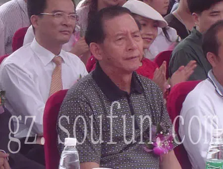 佛山市人大副主任邓威楹出席了山水庄园的奠基典礼