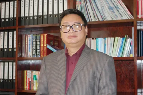 陈国柱:广州市华侨房屋开发公司 副总经济师