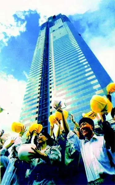 深圳高大厦建成观澜高尔夫1995年2月25日,部为私营企业的发展创造公平