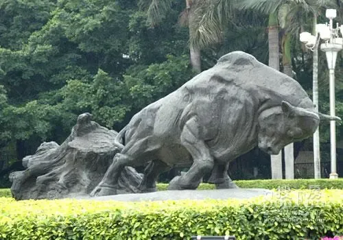 奥运圣火传递 深圳站:拓荒牛雕塑