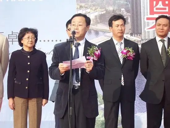 海口市市长徐唐先发表讲话