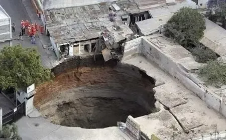 是自然力量还是人为世界奇观全球十大窟窿