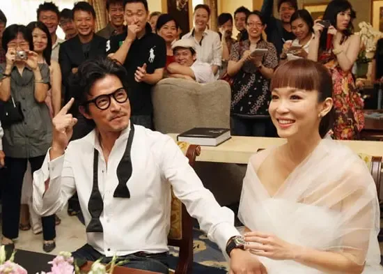 李铭顺范文芳低调完婚 互换婚戒一吻定情(图)_房产资讯-天津房天下