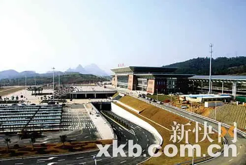 武广专线韶关站. 通讯员李卓/摄