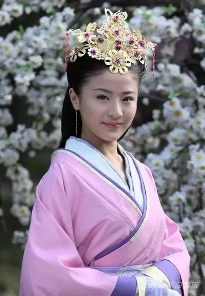 气质美女精心打造42平米法式浪漫爱巢组图