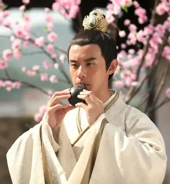 气质美女精心打造42平米法式浪漫爱巢(组图)