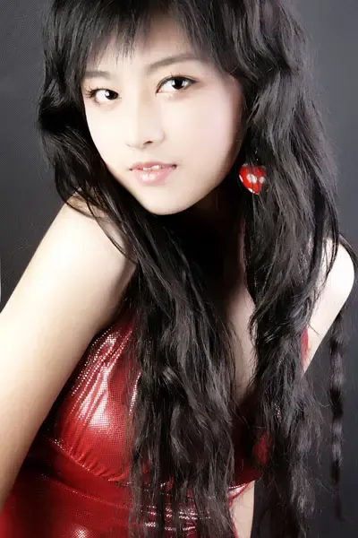 拳击赛举牌美女邹莹走红网络 甜美照片被疯传