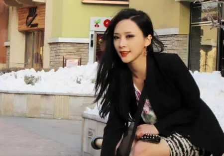 孔令辉新女友曝光全身名牌住千万豪宅图