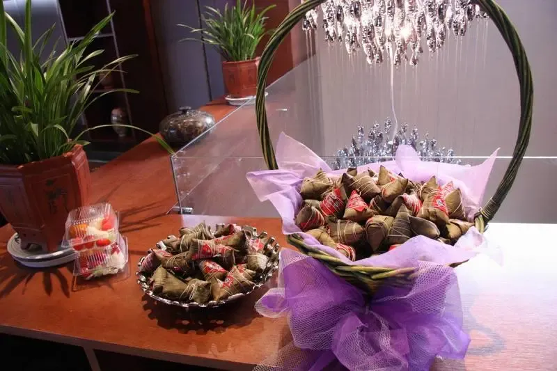 珞桂路99号端午节送的粽子,我发现售楼部还是中式的(图)