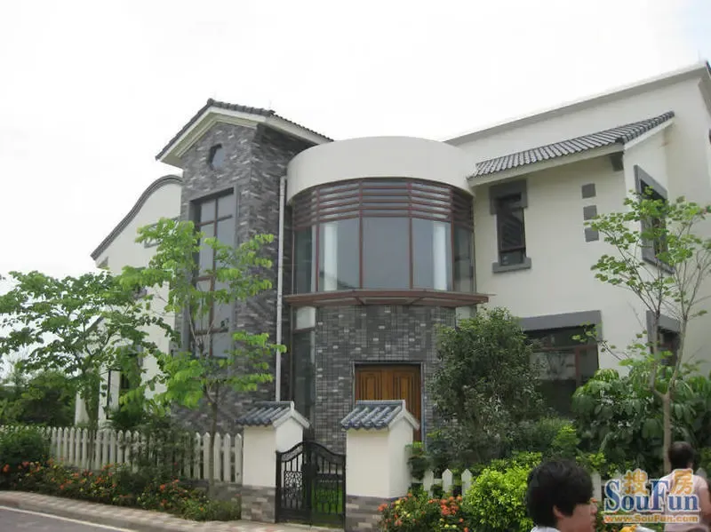 云锦3大市中心楼盘以及位于从化流溪河畔,拥有优质自然环境的逸泉山庄