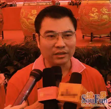 东方银座集团总裁李森现场接受了媒体采访,他介绍,东方银座集团是一个