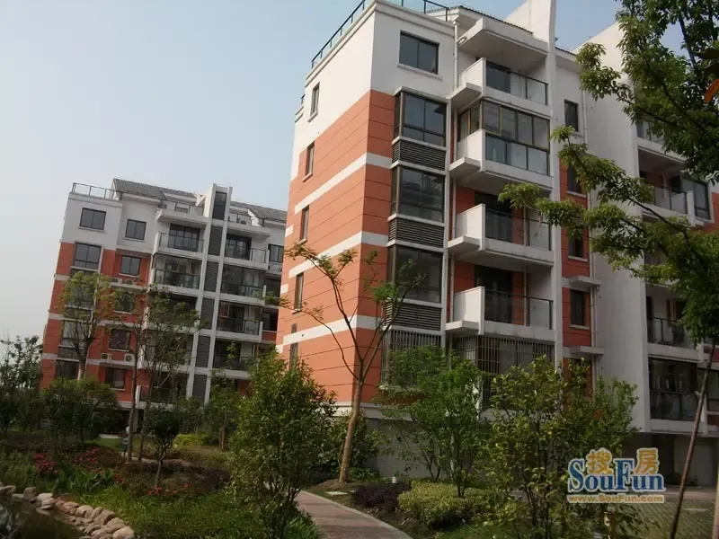 舜江碧水豪园少量顶楼复式均价5400元/㎡