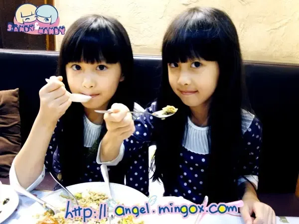 sandy&mandy超可爱照片晒童真 小美女是这样长大(图)