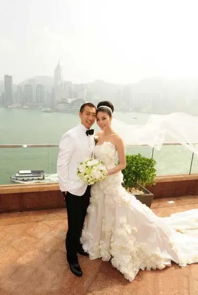 林俊杰演唱会向金莎求婚 大牌明星谁的婚纱家居照