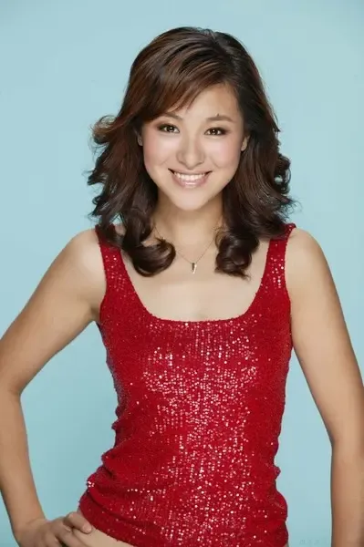 潜伏中沈傲君剖腹诞下男婴沈傲君婚纱照家居照图